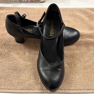 Danshuz 1.5” heel character shoes Size 7 1/2
